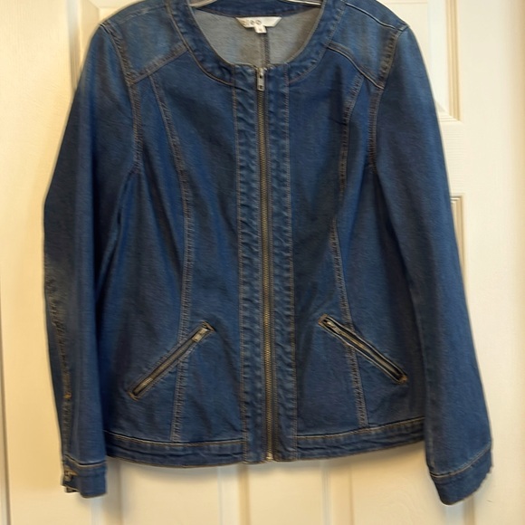 Jean jacket - Picture 1 of 2